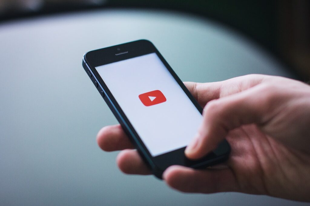 Create the perfect YouTube channel art for education